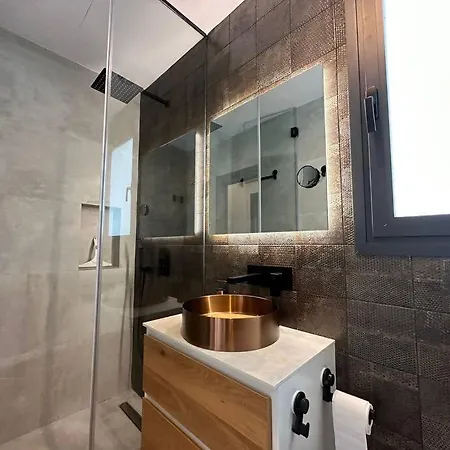 Amazing With Rooftop Pool *